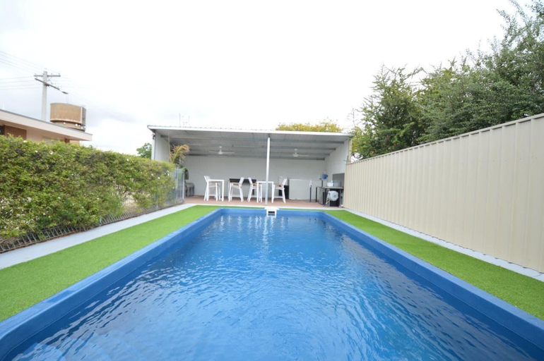 Sport & Beauty 4, Paruna Motel, Swan Hill - Central