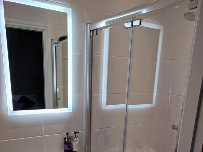 Bathroom 4, The Elleray, Cumbria