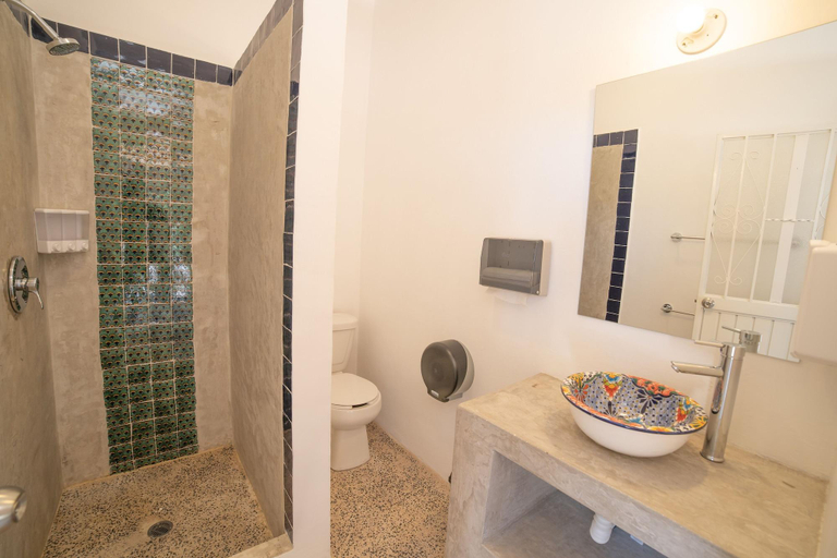 Bathroom 4, Marea La Paz, La Paz