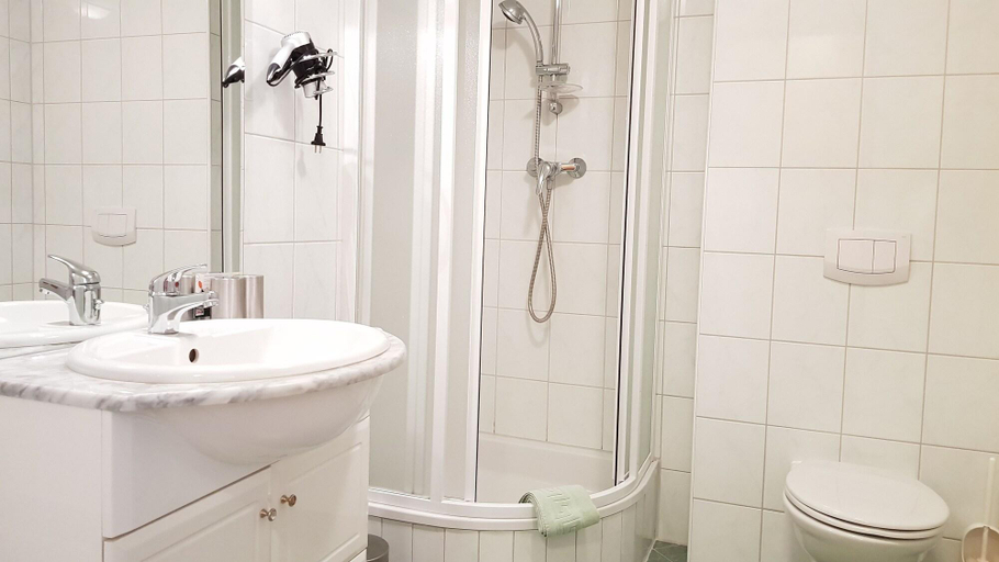 Bathroom 5, Roseggerhof, Weiz