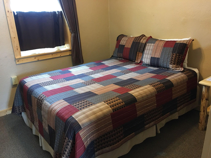 Bedroom 2, THE RED LODGE INN, Carbon