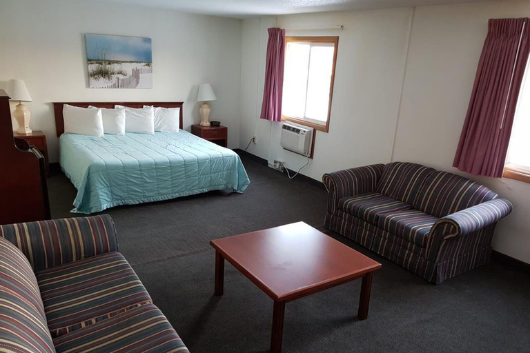 Bedroom 3, Sky-Palace Inn & Suites Northfield, Rice