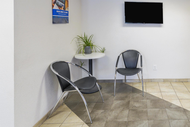 Public Area 2, Motel 6 Duluth, Saint Louis