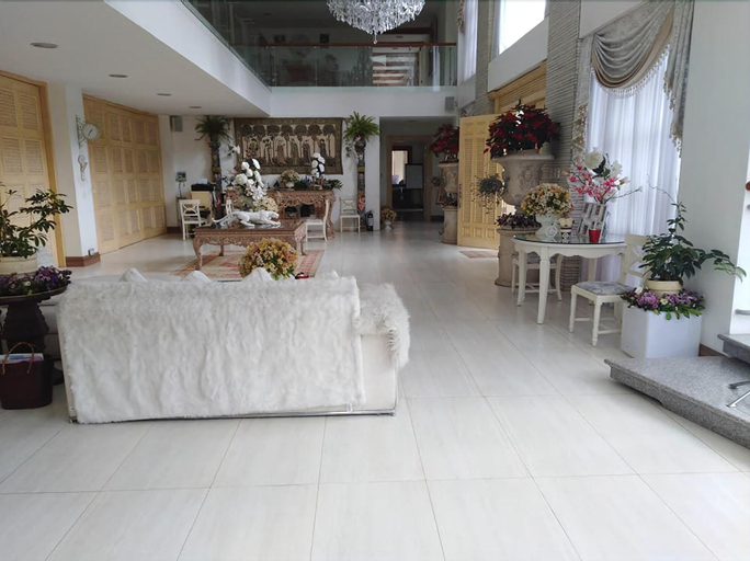 Public Area 2, Whitehouse of the Lord of Scents, Baguio City