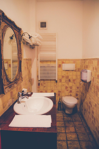 Bathroom 4, Suite d'autore, Enna
