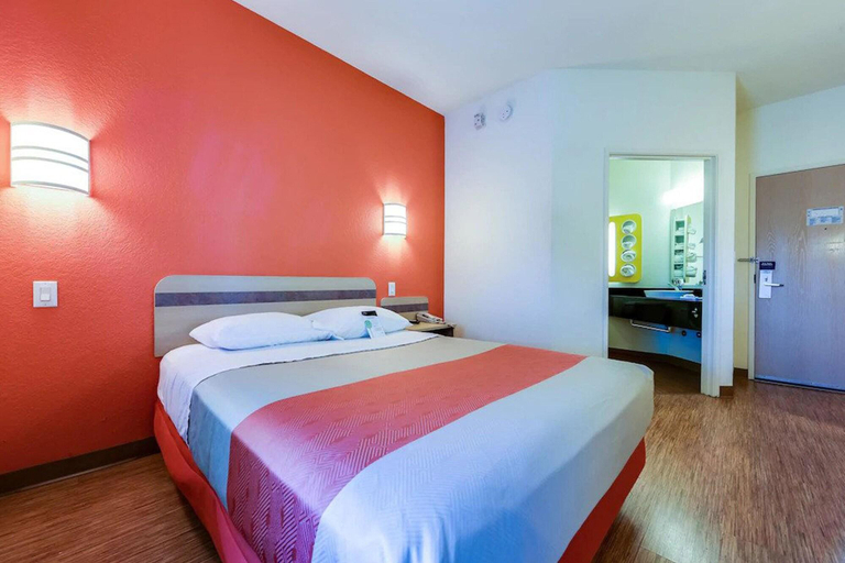 Bedroom 1, Key Inn Macedonia, Summit