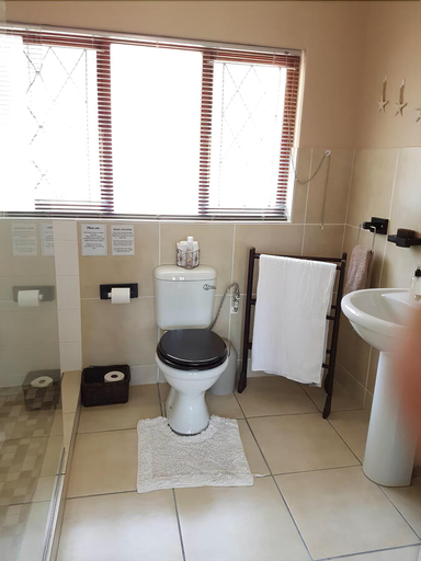 Bathroom 4, King's Hill, Umgungundlovu