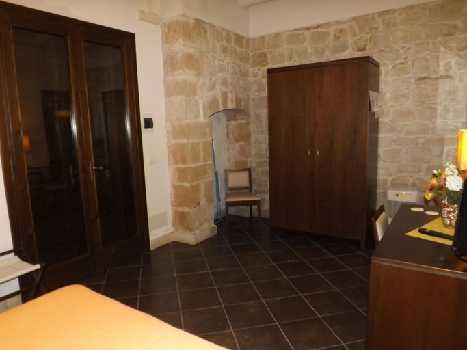Public Area 3, Le Baronie, Ragusa