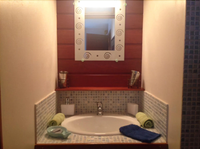 Bathroom 4, Casanella, Morbihan