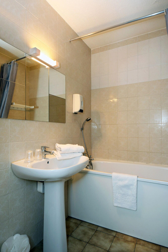 Bathroom 4, Hôtel Le Lagon, Gard