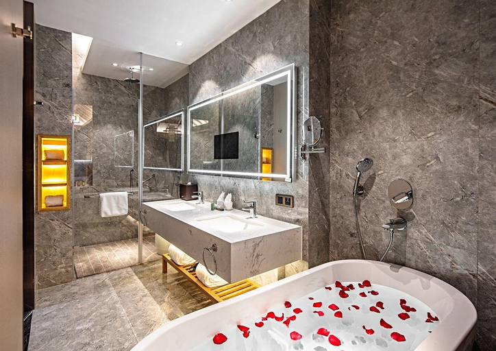 Bathroom, Li River Secluded Hotel, Guilin