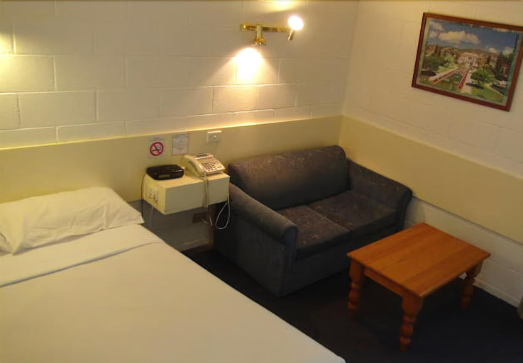 Others 4, Pathfinder Motel, Melbourne