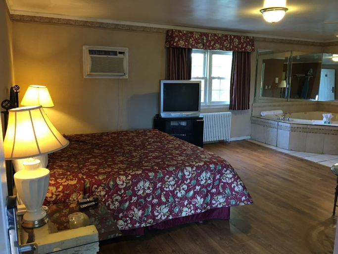 Bedroom 3, Golden Circle Inn, Albany