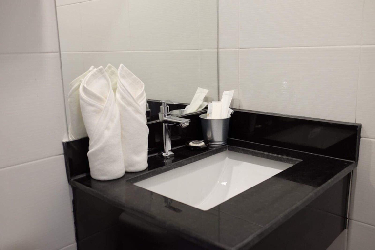 Bathroom, The Village, Huai Kwang