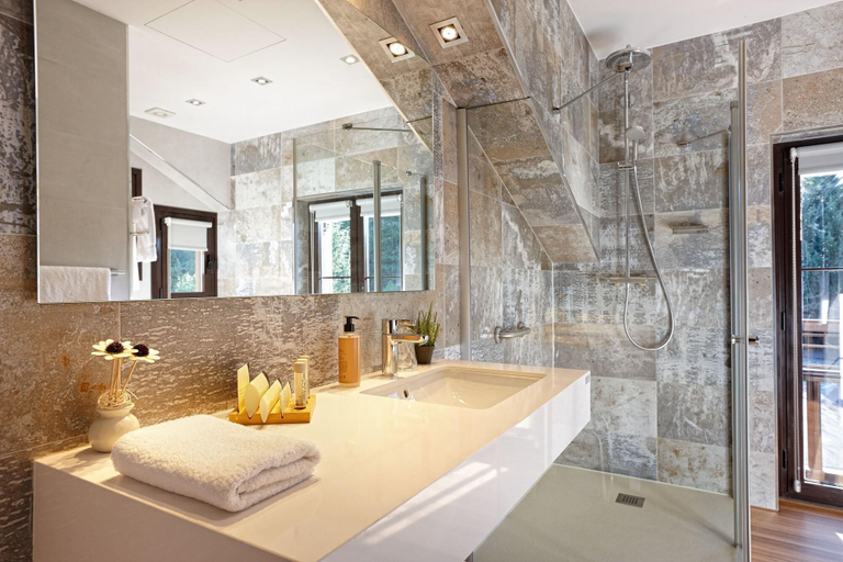 Bathroom 4, Hotel Atalaia, Guipúzcoa