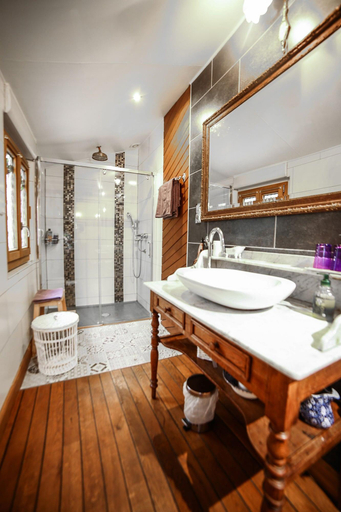 Bathroom 4, Le Petit Tertre - Chambres d'hotes, Côte-d'Or