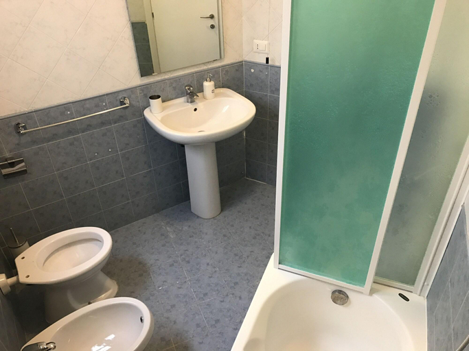 Bathroom, Dunant Guest House, Rome