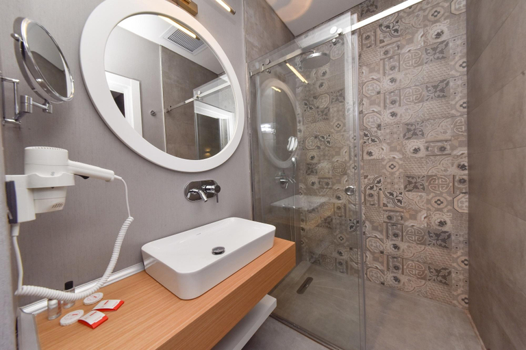 Bathroom 4, Atacity Hotel, Maltepe