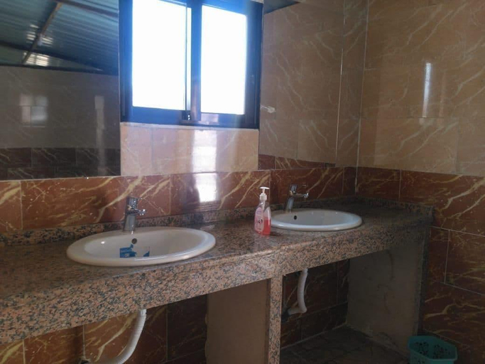 Bathroom 5, Rum Road - Hostel, Quaira