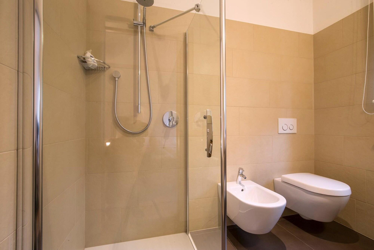 Bathroom 5, Ca' Ada, Trento