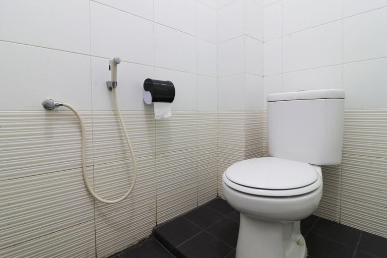 Bathroom 5, Oase Guesthouse, Medan