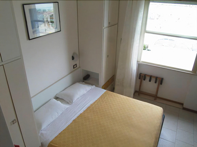 Bedroom 3, Aquila, Rimini