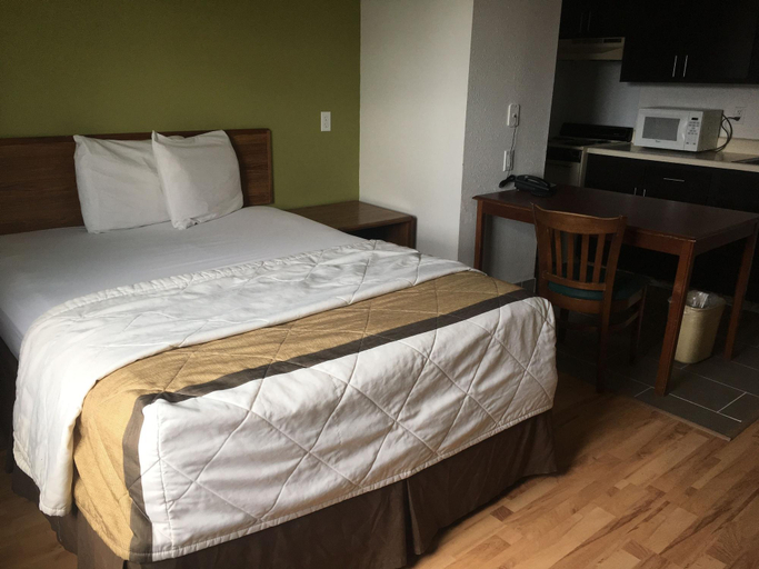 Bedroom 3, Host Inn And Suites, Saint Louis