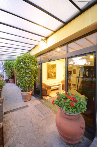 Public Area 2, Hotel Clinton, Napoli