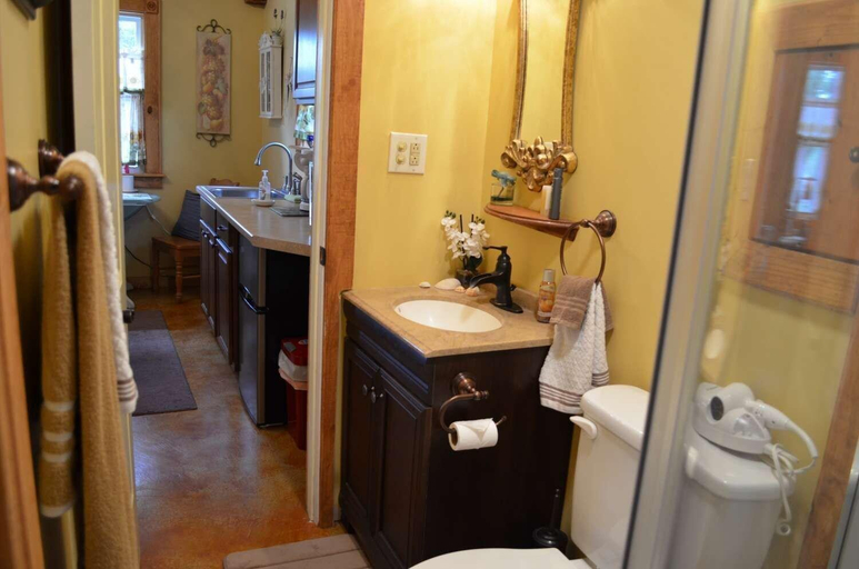 Bathroom 5, Rarumpelpunzeldornaschenwittchen, Gillespie