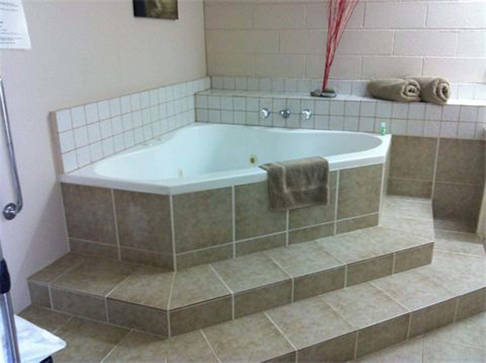 Bathroom 5, Tartan Motel, Yea, Murrindindi - West
