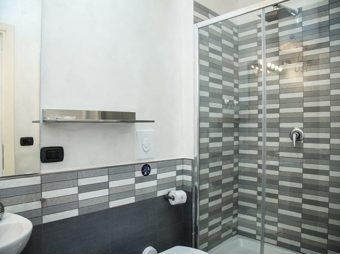 Bathroom 5, Art In B&B, Salerno
