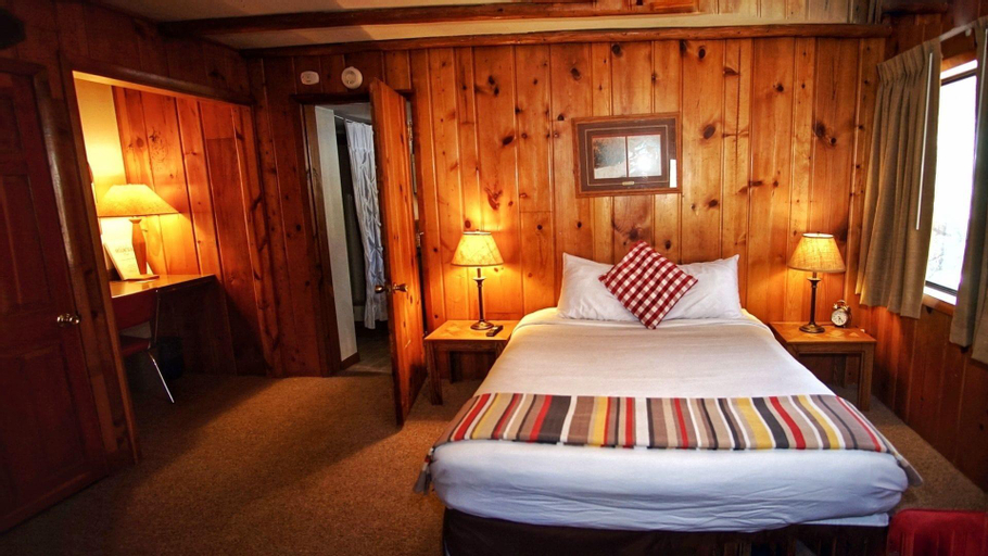 Bedroom 3, Foot Of The Mountain Motel, Boulder