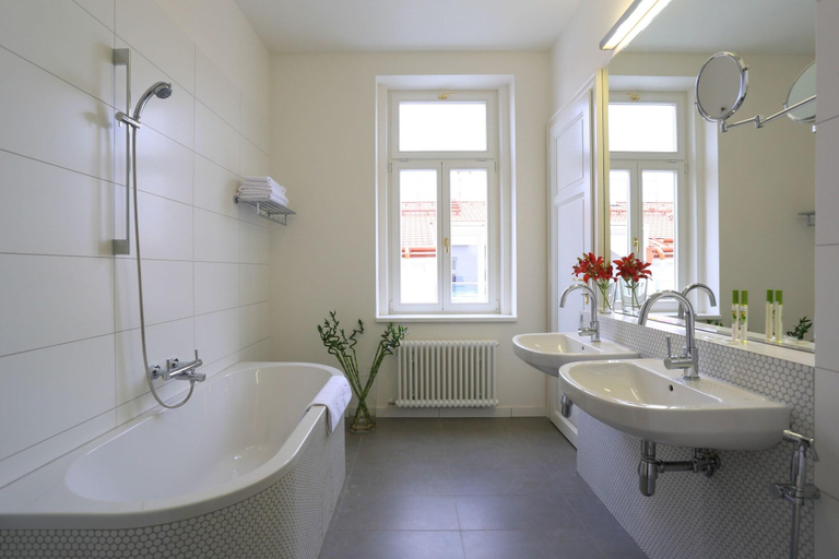 Bathroom 5, James Hotel & Apartments, Praha 1