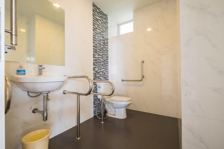 Bathroom 4, Innara Hotel, Pattaya