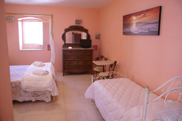Bedroom 3, B&B Dimora Muzio and Restaurant, Lecce