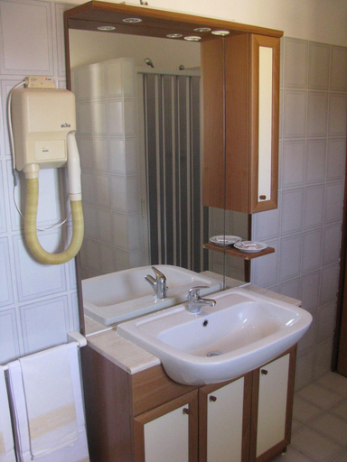 Bathroom 4, Le Pelagie, Agrigento