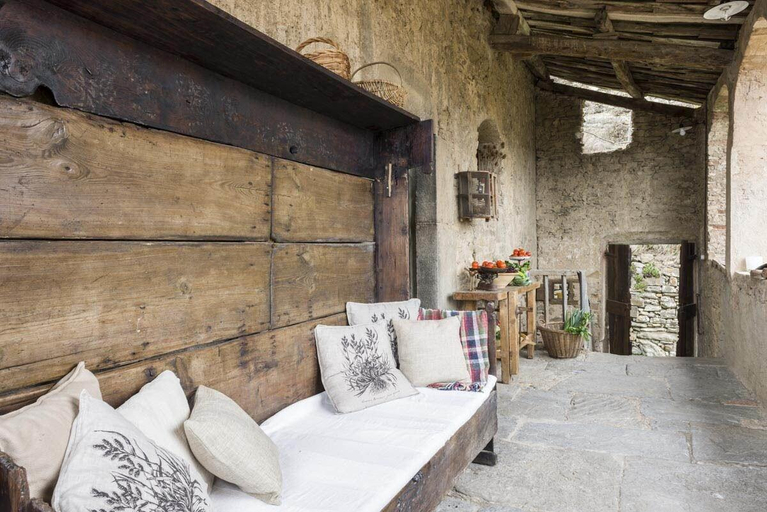 Public Area 4, Mas el Mir, Girona