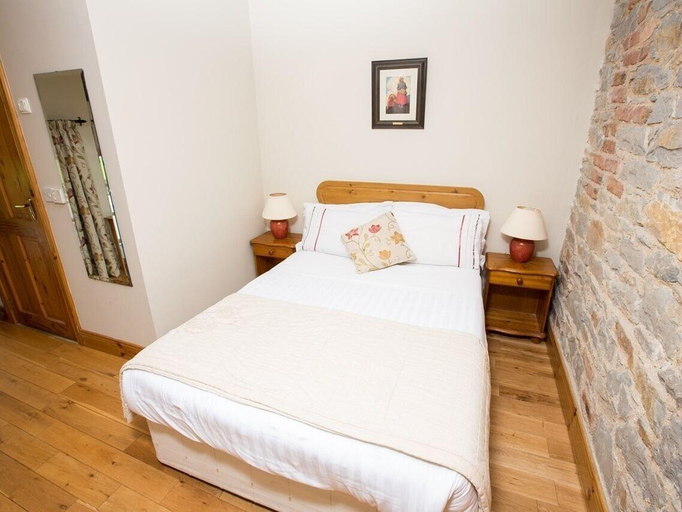 Bedroom, O'Briens Cashel Lodge