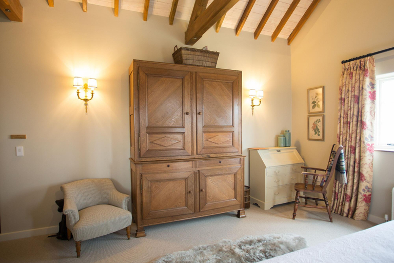 Public Area 4, The Three Daggers, Wiltshire