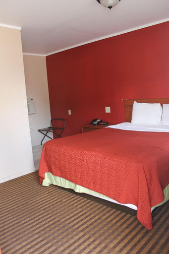 Bedroom 2, Reedsburg Motel, Sauk