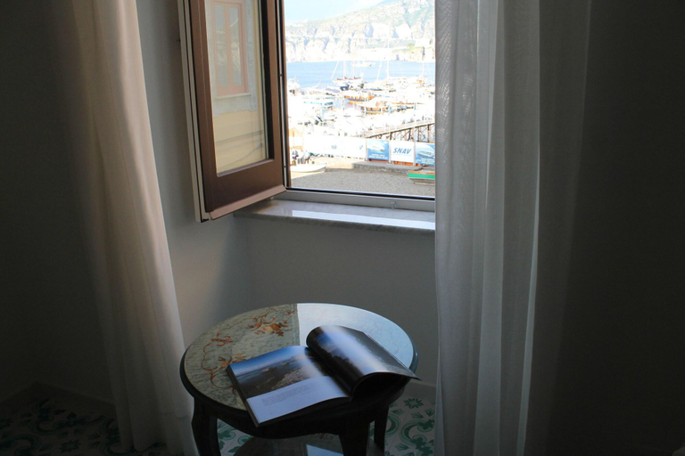 Bedroom 4, Surriento Suites, Napoli