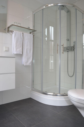 Bathroom, Hotel Grand Café de Wijnberg, Bolsward