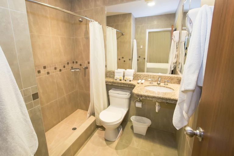 Bathroom 4, Hotel Marcelius, Guayaquil