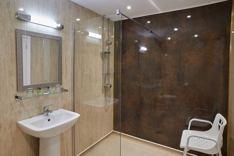 Bathroom 4, Burlington Palm Hotel, Norfolk