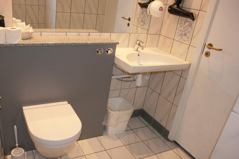 Bathroom 5, Taastrup Park Hotel, Høje Taastrup