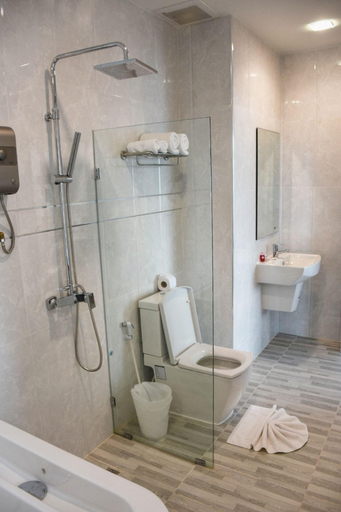 Bathroom 3, Eireann Boutique Hotel, Prakhon Chai