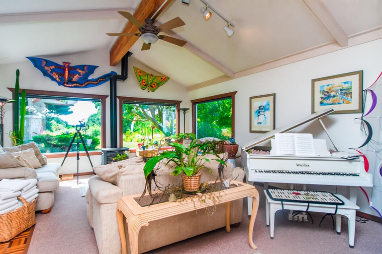 Public Area 2, Boreas Bed & Breakfast Inn, Pacific