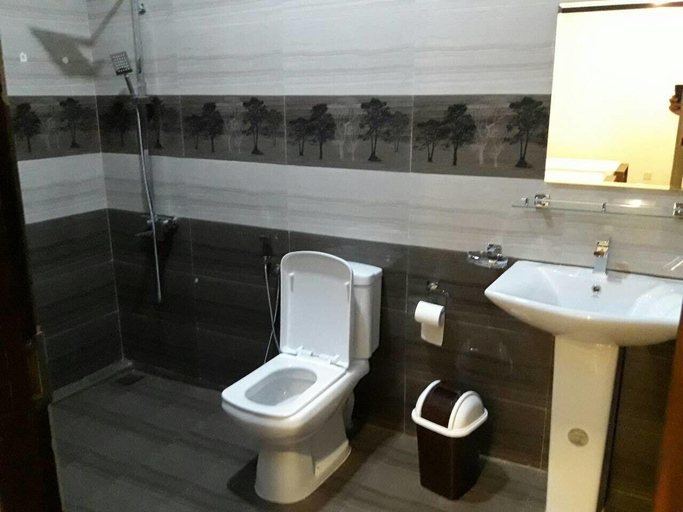 Bathroom 3, Airport Grand Holiday Home, Katana