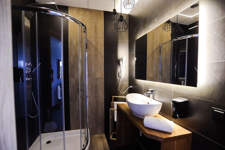 Bathroom, Natural Hotel przy plazy-Ostroda-basen na III kondygnacji, Ostróda