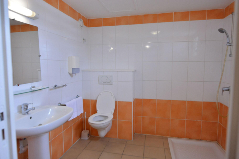 Bathroom 4, Centre International De Séjour - Hostel, Fort-de-France